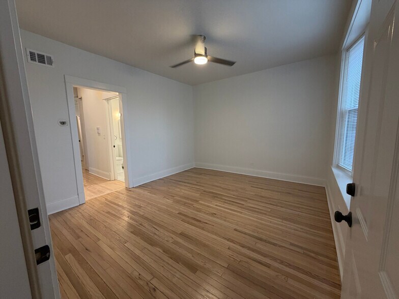 Building Photo - 3414 W Schubert Ave