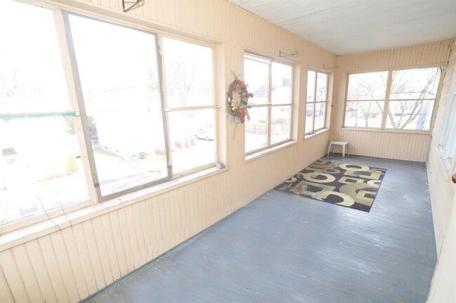 Building Photo - 407 Sanders Ave