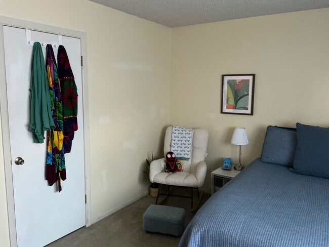 Building Photo - PERFECT COZY NEST