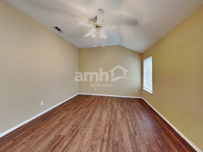 Building Photo - 432 Round Rock Rd