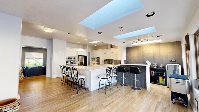 Building Photo - Move in Special Luxury 4 bedroom 4.5 bathr...