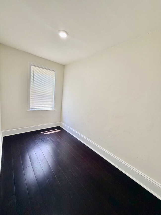 Building Photo - Available Now | Inviting 2-Bedroom Home with Pet-Friendly Living