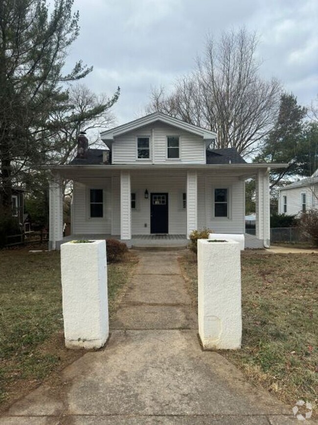 Building Photo - Beautiful Four-Bedroom House In Baltimore