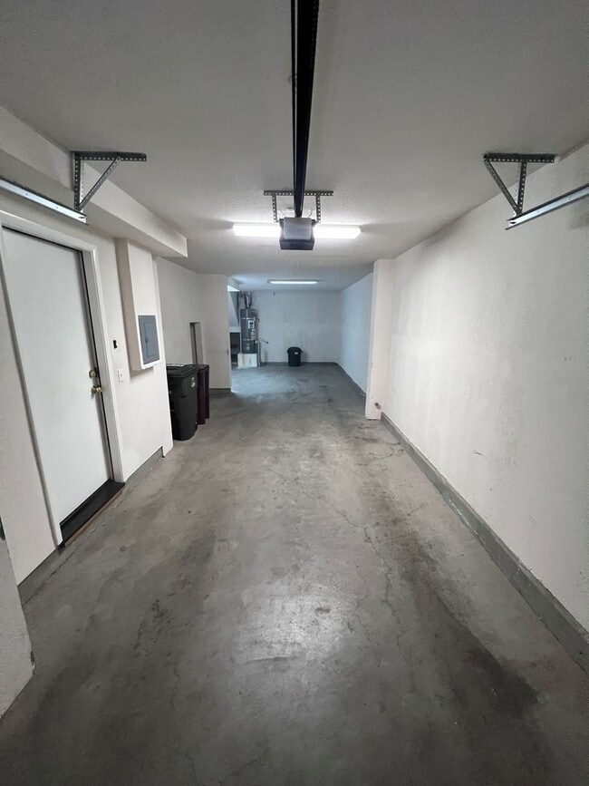 Building Photo - Nor Cal Realty Inc, 3 Bd 3 bth town home with 2 car garage