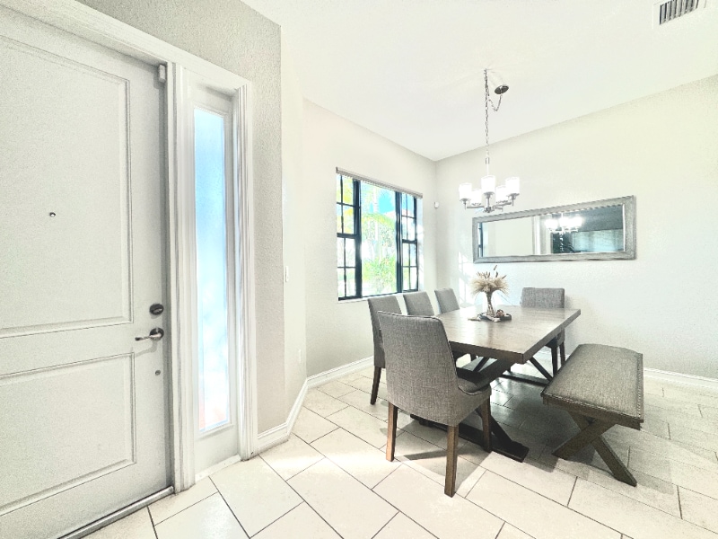 Building Photo - 1423 SW 115th Ave