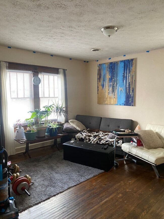 Building Photo - 1 Bdrm Apartment Avail July 2025!  $825 Mo...