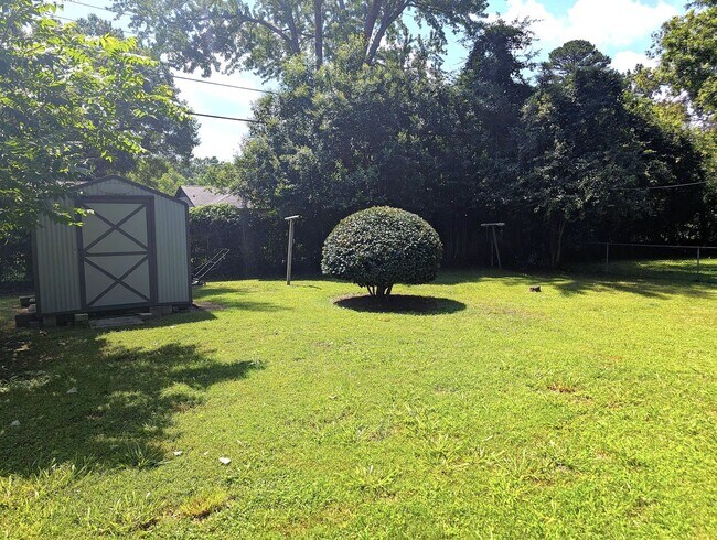 Building Photo - Minutes from UPTOWN! 4 Bedroom!  100% Remodeled!