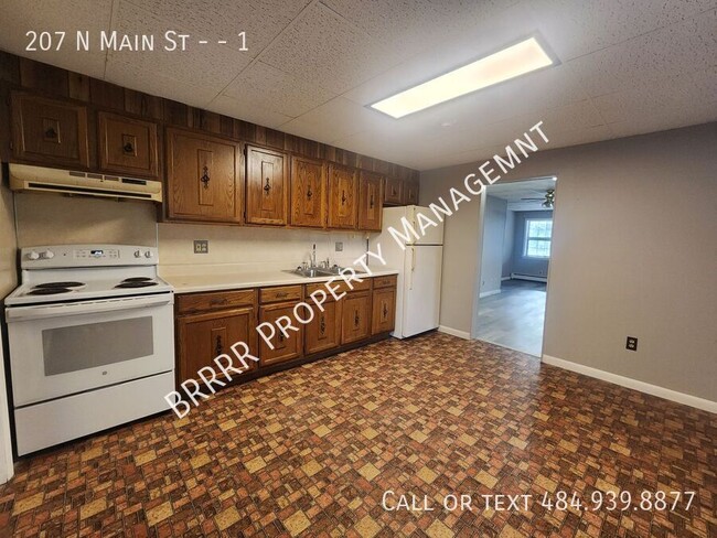 Building Photo - 207 N Main St
