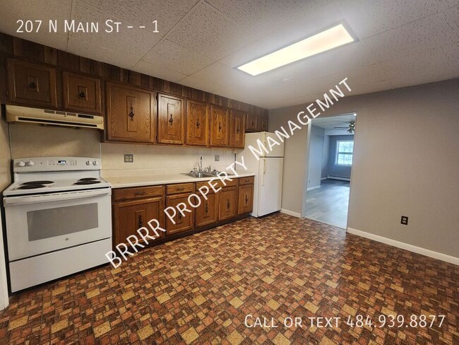 Building Photo - **Heat Included** 1st Floor, 1 Bedroom 1 b...