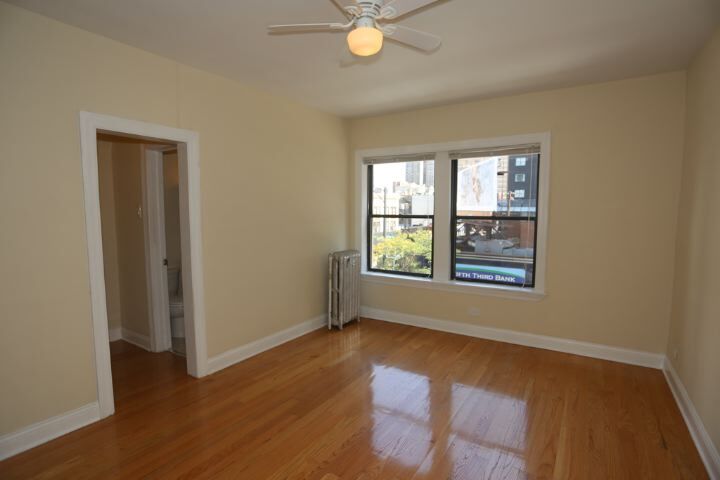Building Photo - 1023 N Dearborn