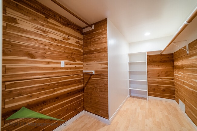 Building Photo - 567 Forrest Bluff