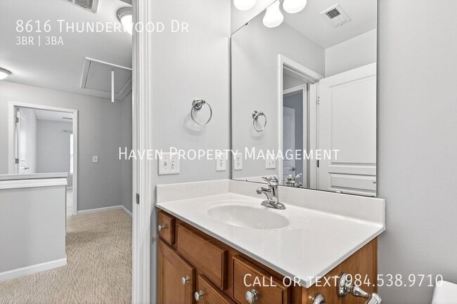 Building Photo - 8616 Thunderwood Dr