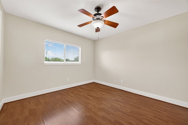 Building Photo - 6247 Settlers Lake Cir E
