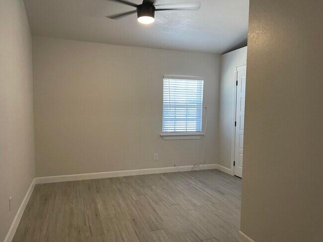 Building Photo - 330 Plantation Dr