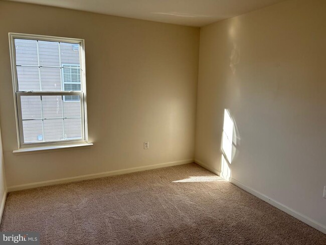 Building Photo - 6821 Hollow Glen Ct