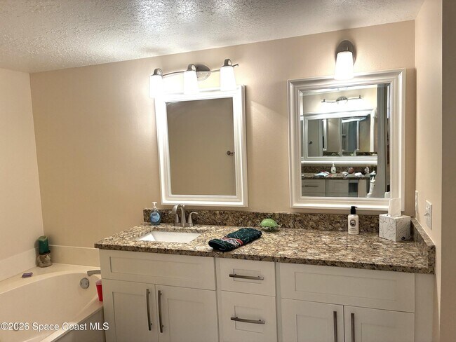 Building Photo - 1791 Jimmy Buffett Mem Hwy