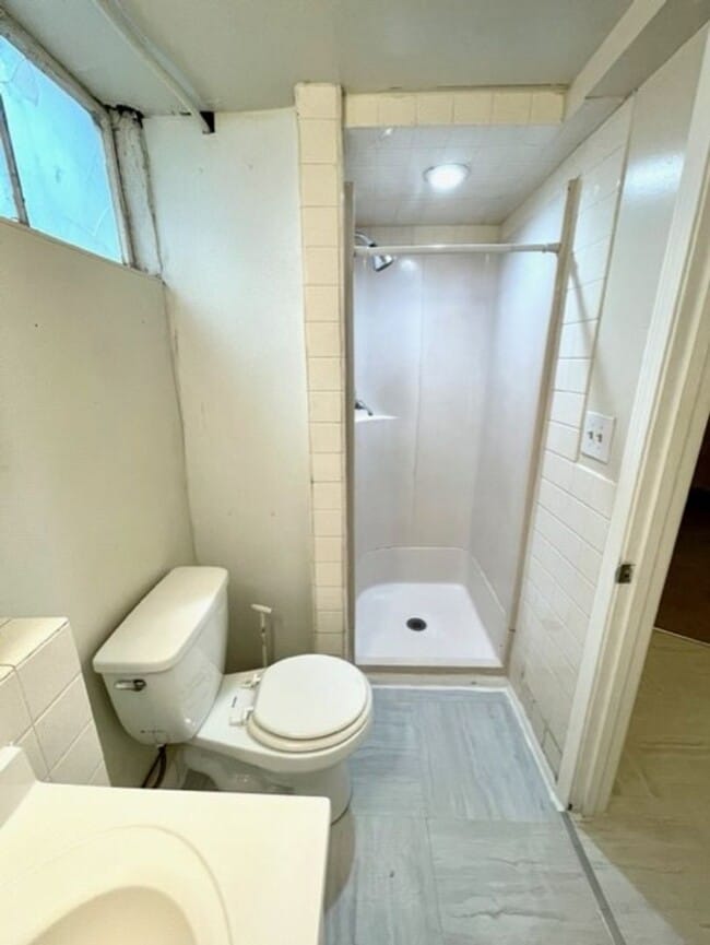 Building Photo - 1 Bedroom Apartment Downtown w/ Bonus Room...