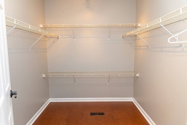 Building Photo - Beautiful!!!! Move in Ready!