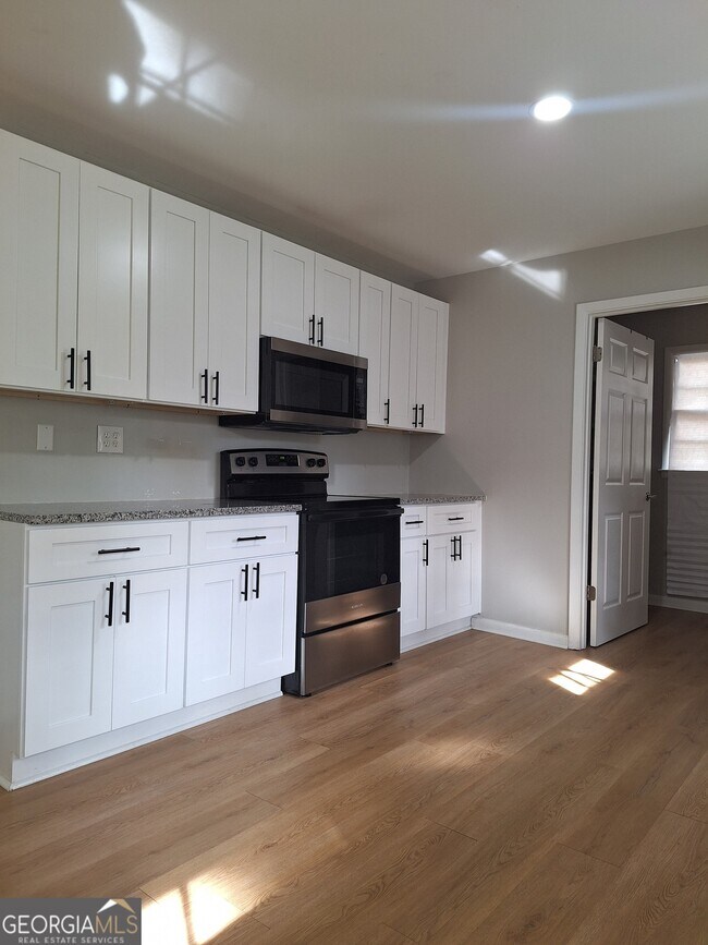 Building Photo - 1605 Brockett Rd