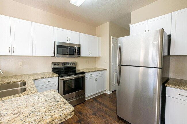 Building Photo - 104 SW Peacock Blvd