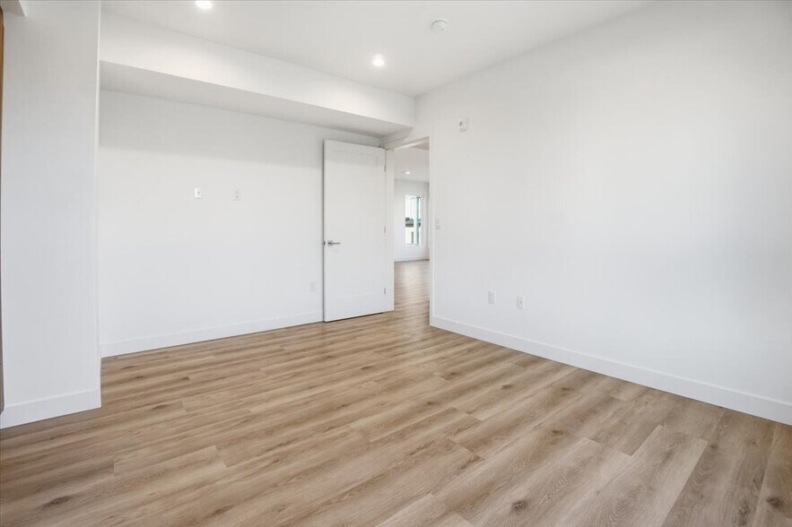 Building Photo - 1820 Prosser Ave