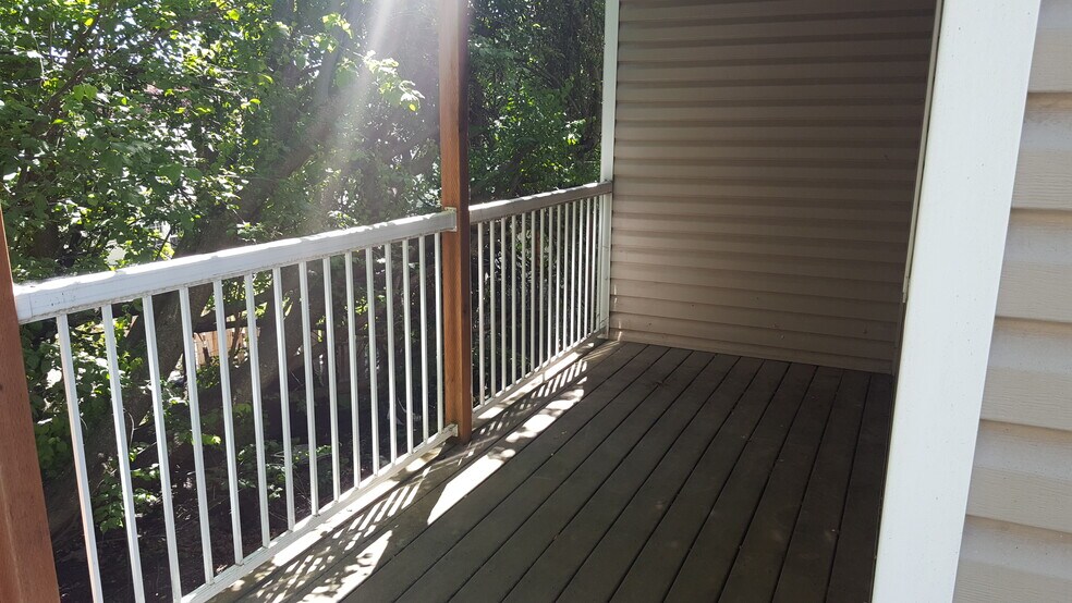 Building Photo - 530 SW Winter Cir