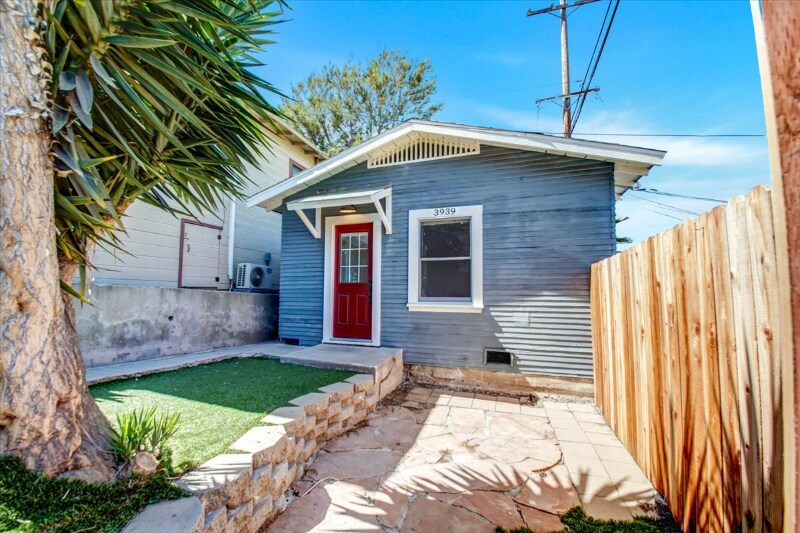 Building Photo - 3550 Rosecrans St