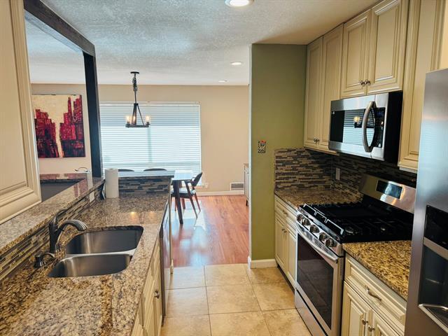 Building Photo - 2615 Gladiolus Ln