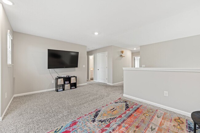Building Photo - 8609 Warbler Br Wy