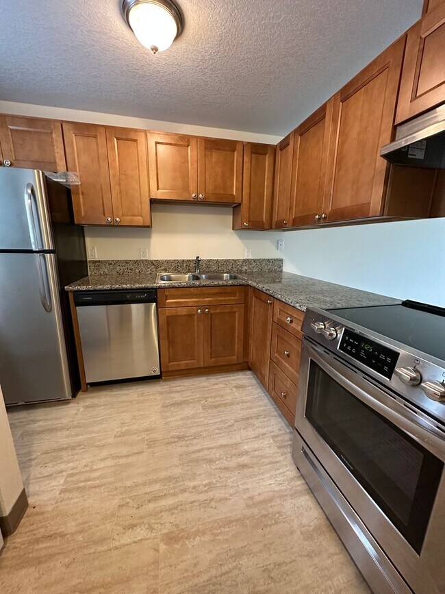 Building Photo - 6552 SW 192nd Ave