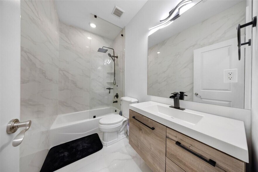 Building Photo - 2900 Hidden Harbour Ct
