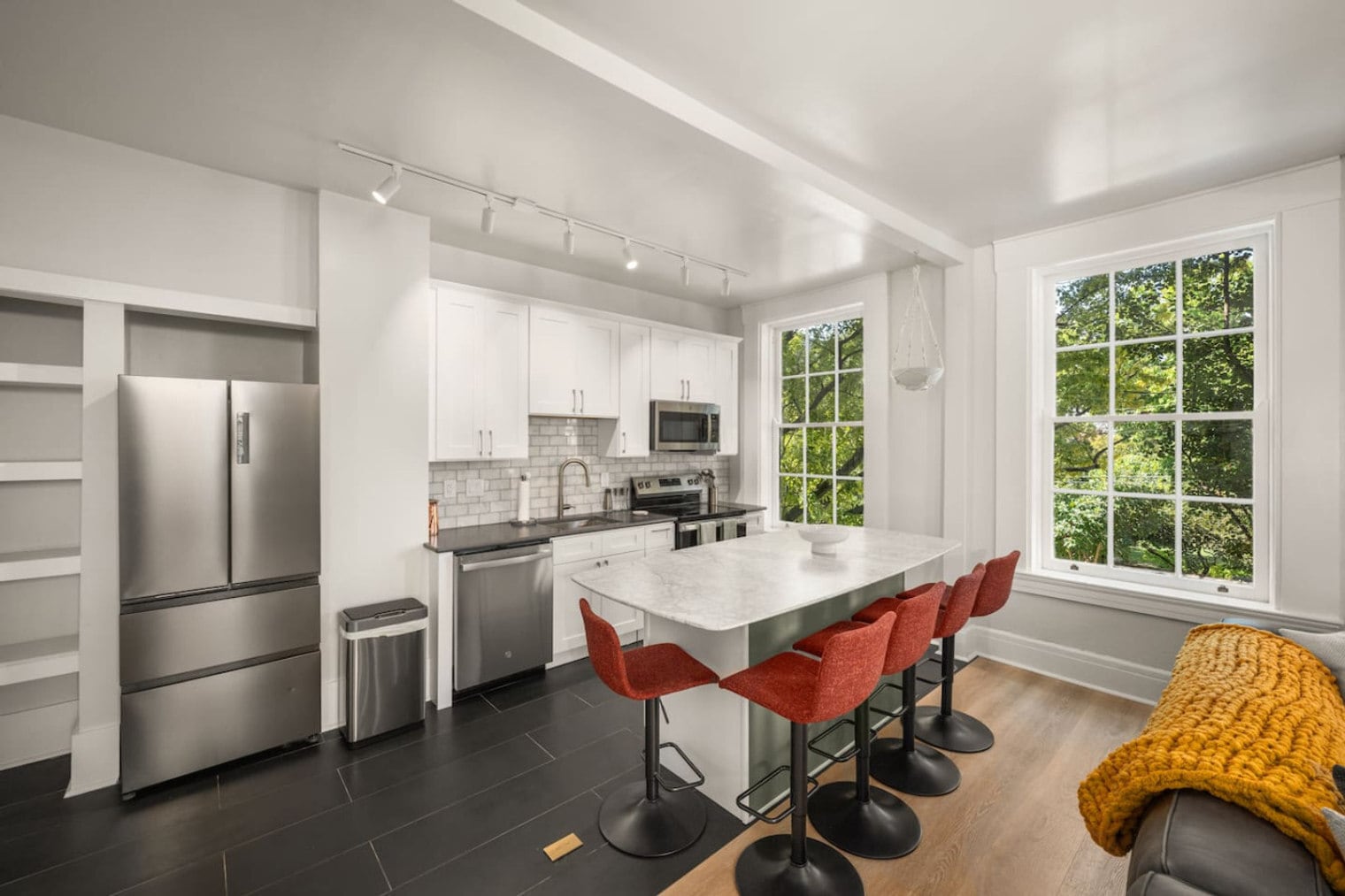 Building Photo - 1326 Broadway-SI ID1313057P