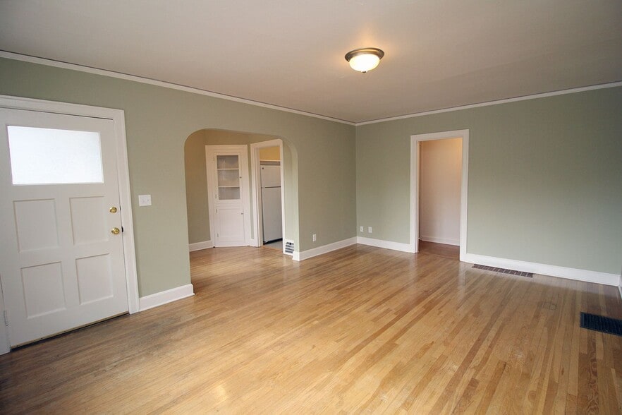 Building Photo - 2703 NW Raleigh St