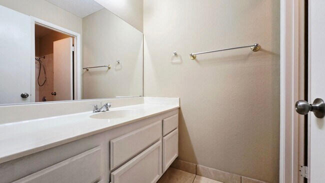 Building Photo - 9013 Quiet Cove Way