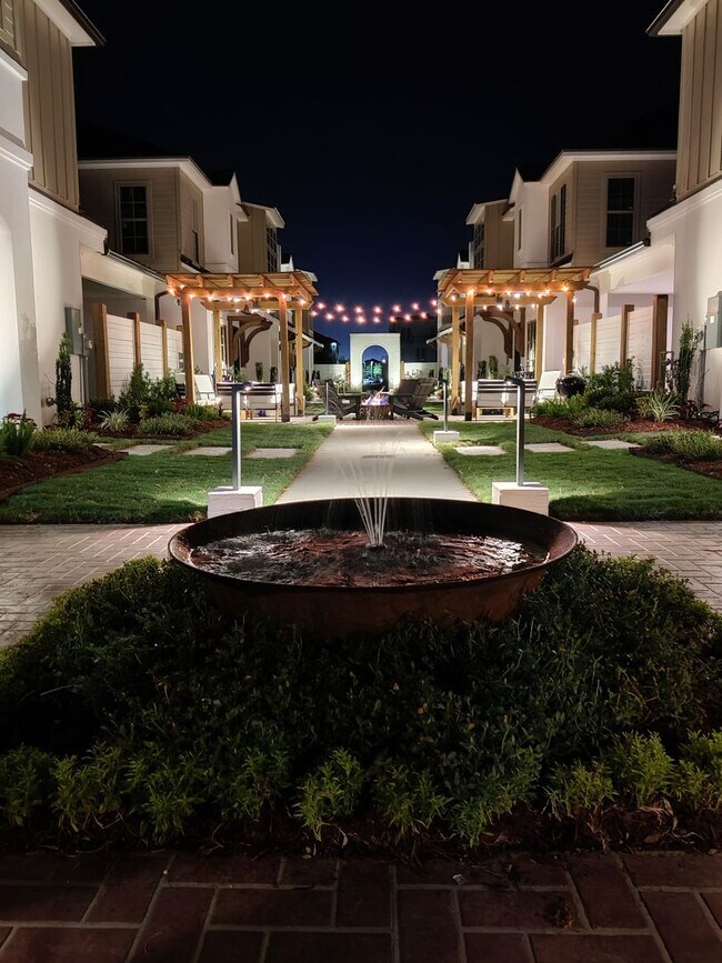 Building Photo - FOR RENT in SUGAR MILL POND!