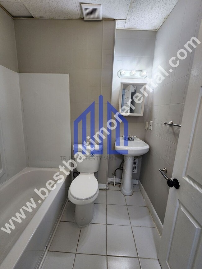 Building Photo - Spacious 3 Bedroom in East Baltimore