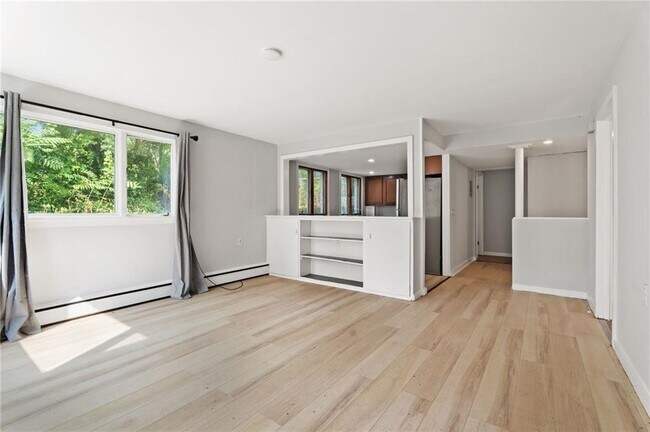 Building Photo - 924 Danby Rd