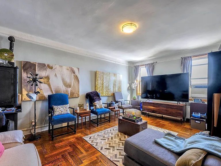 Building Photo - 41-16 47th Ave