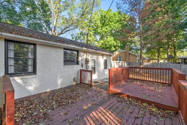 Building Photo - 102 Preston Dr