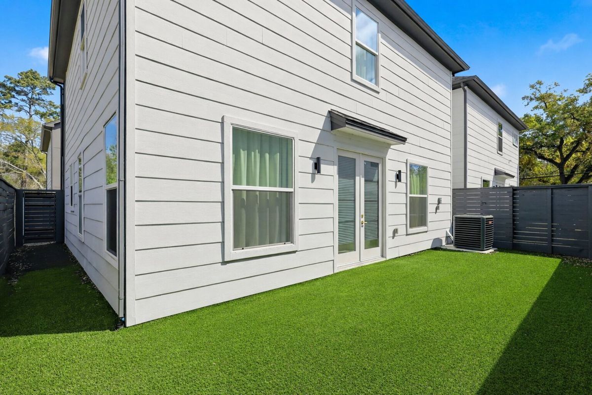 Building Photo - 6559 Sealey St