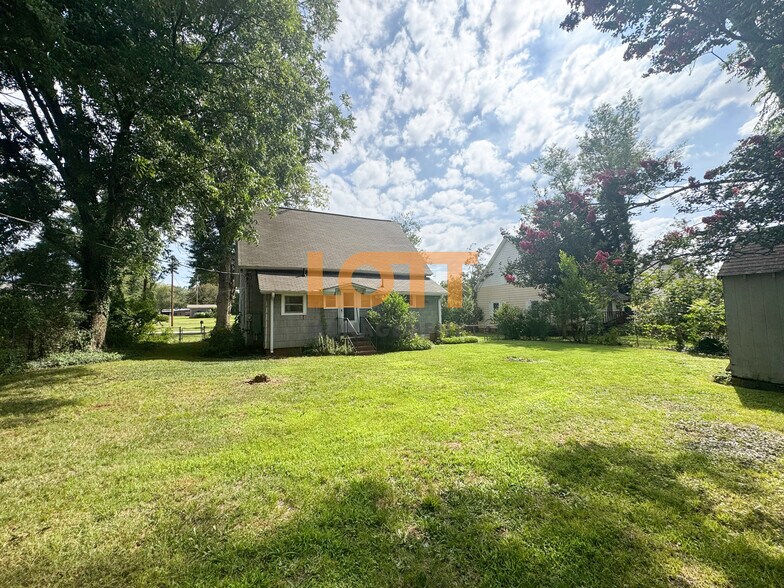 Building Photo - 105 Arrington Ave