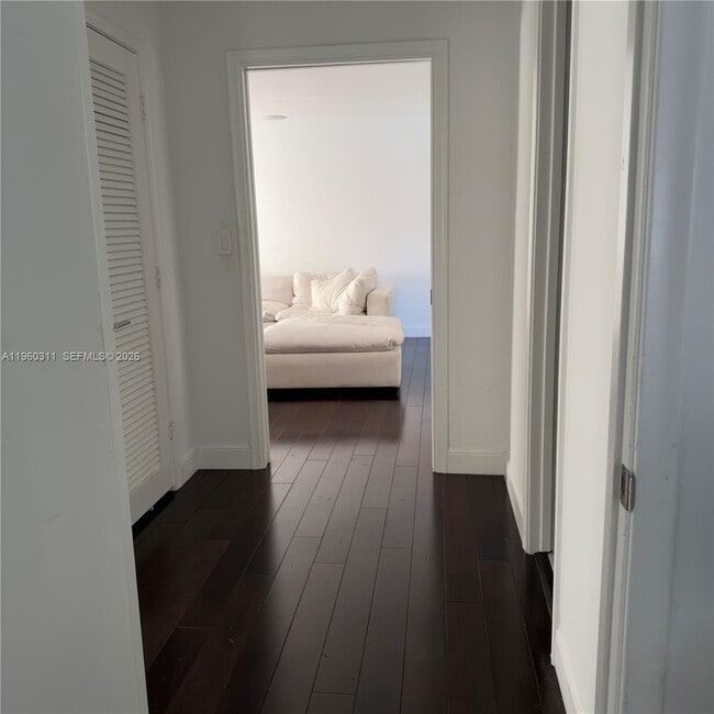 Building Photo - 11030 SW 42nd Ct