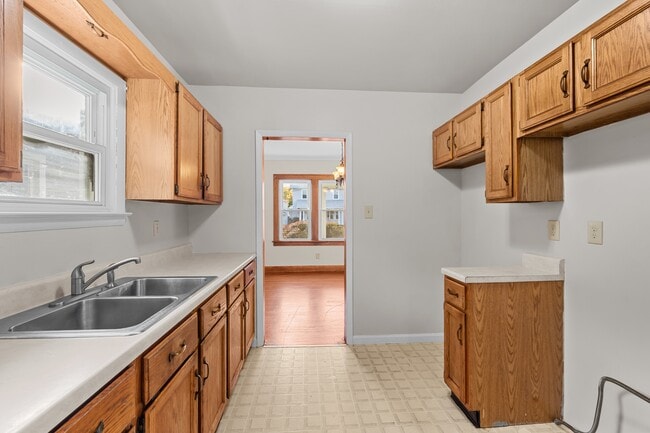 Building Photo - 1001 Woodsdale Ave