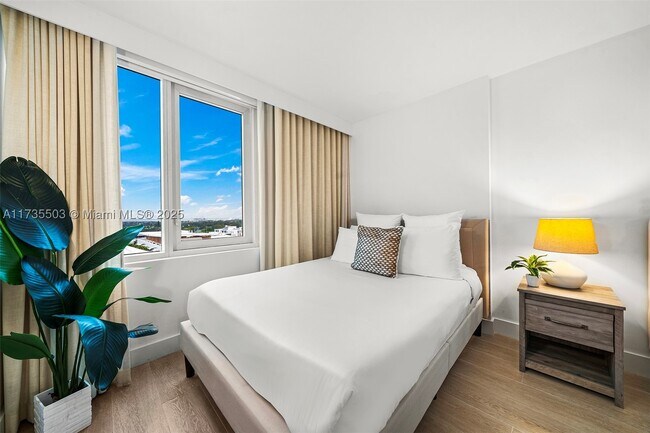 Building Photo - 2301 Collins Ave