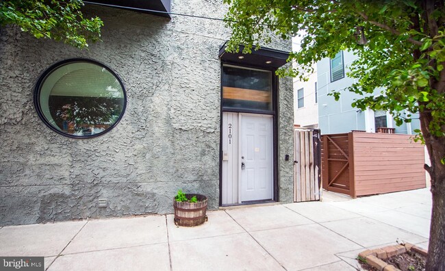 Building Photo - 2101 Kimball St