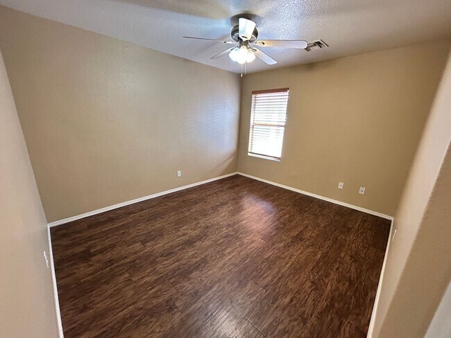 Building Photo - ? Large 4Bdm 3Ba Avondale Home *NO* Carpet ?