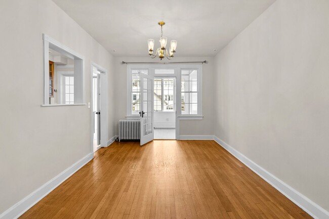 Building Photo - 3 Bed 2 Bath - Glover Park Row Home - Fini...