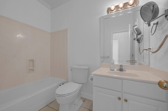 Building Photo - 310 Willow Crest Ln