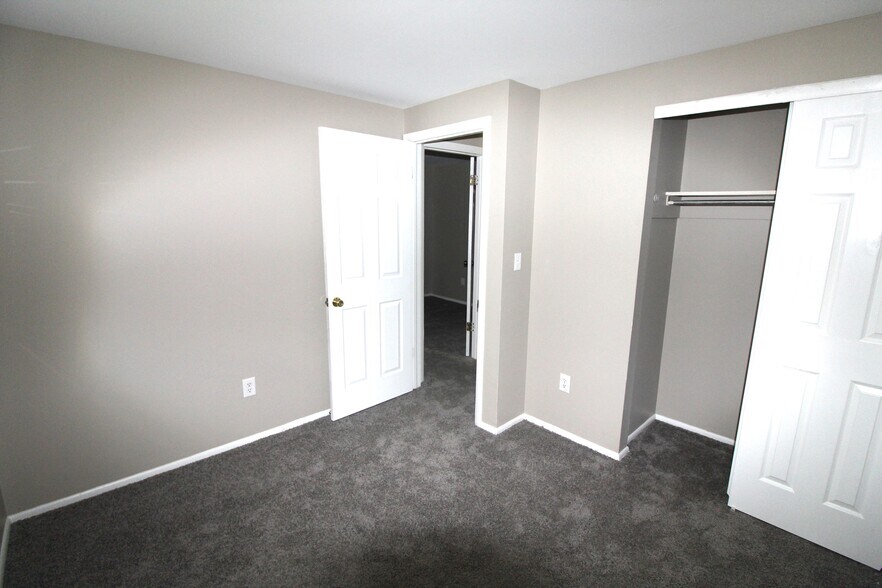 Building Photo - 5071 Albany Dr