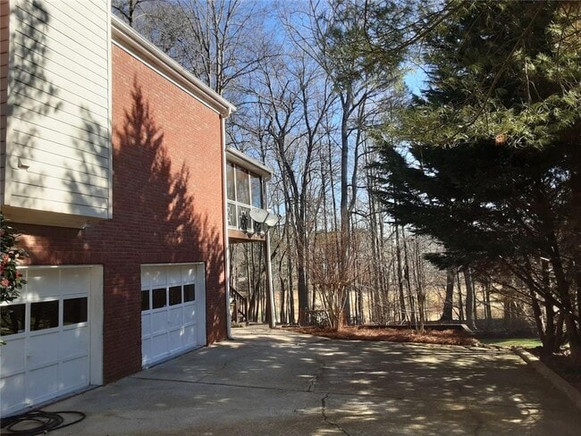 Building Photo - 3885 Waterford Dr